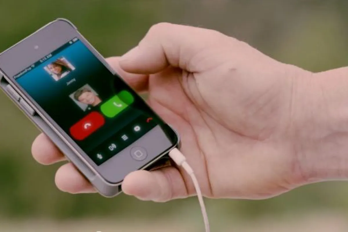 Making a call using FreedomPop's iPod touch case
