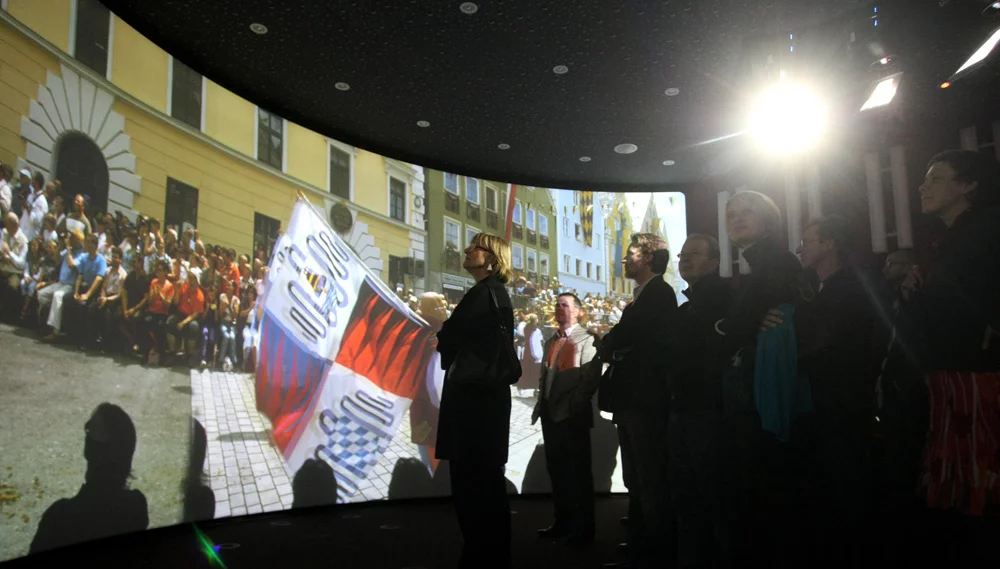 HHi TIME's panoramic screen