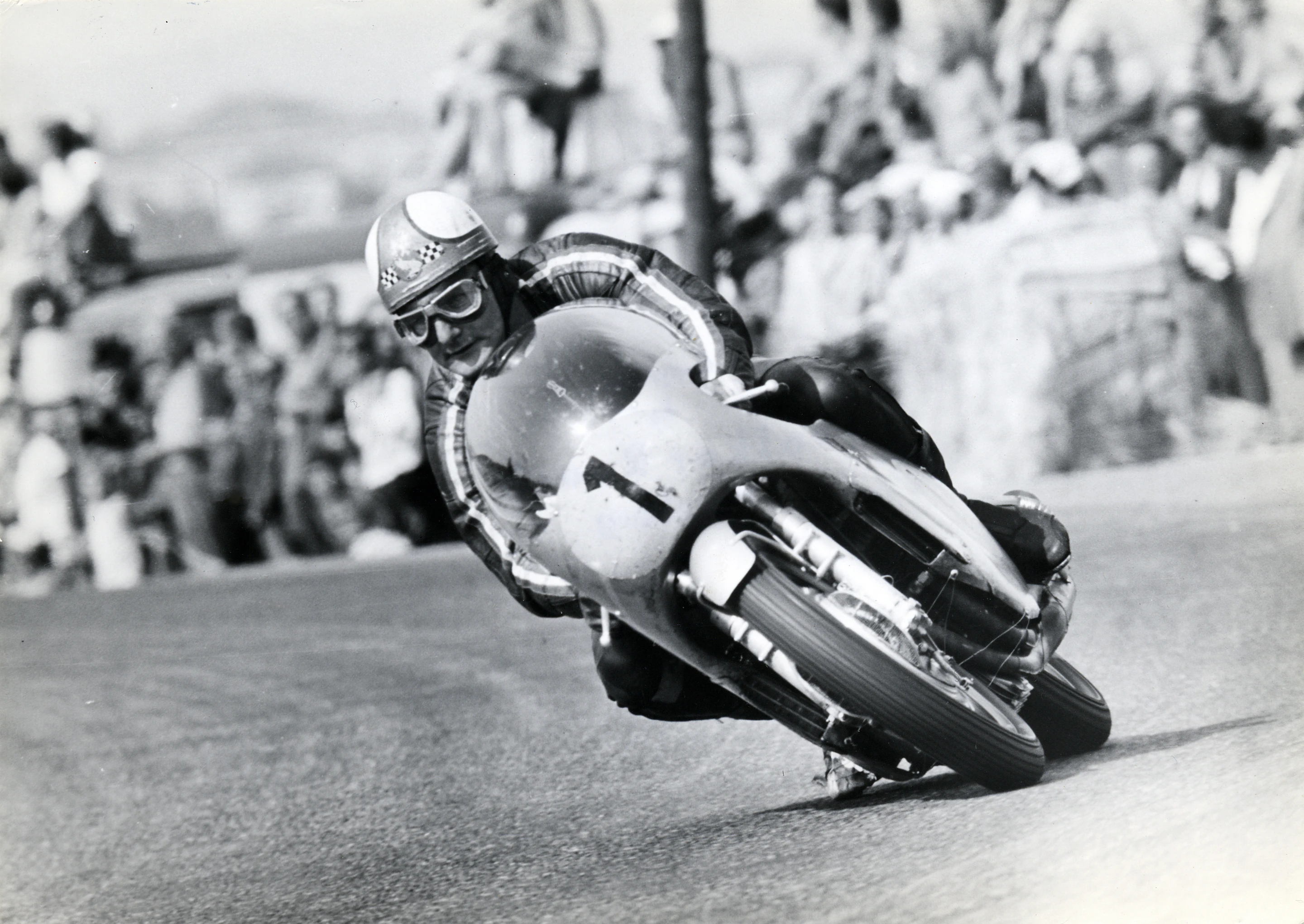 Hailwood 1967Honda's 1967 RC181 DOHC 500cc Four-cylinder racing bike as ridden by Mike Hailwood, set the TT lap record in 1967