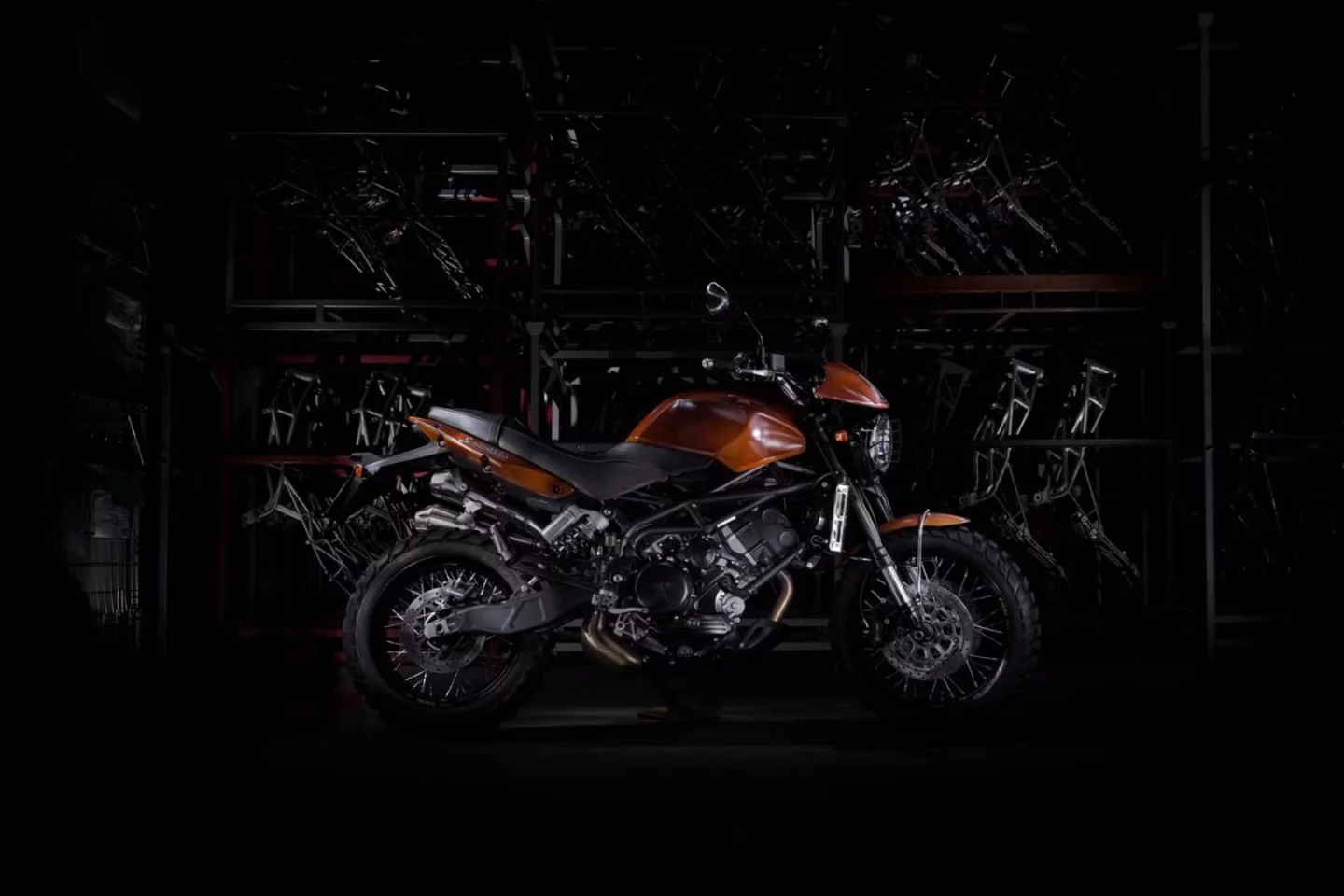 Moto Morini Corsaro ZZ: unique wood grain finish