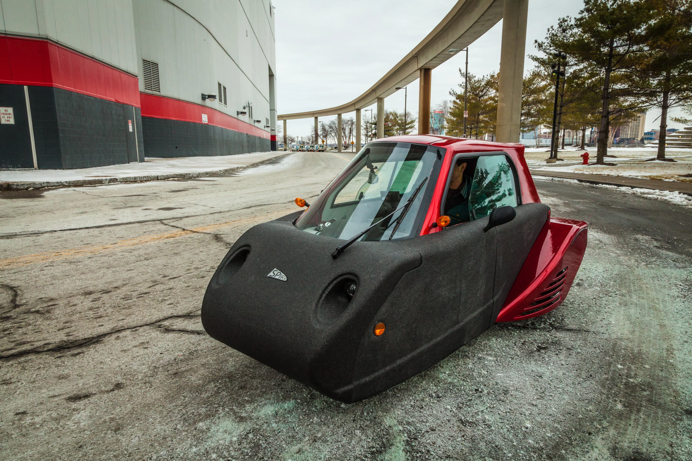 Behind the wheel – or tiller – of the Spira4u prototype model in Detroit (Photo: Loz Blain/Gizmag.com)