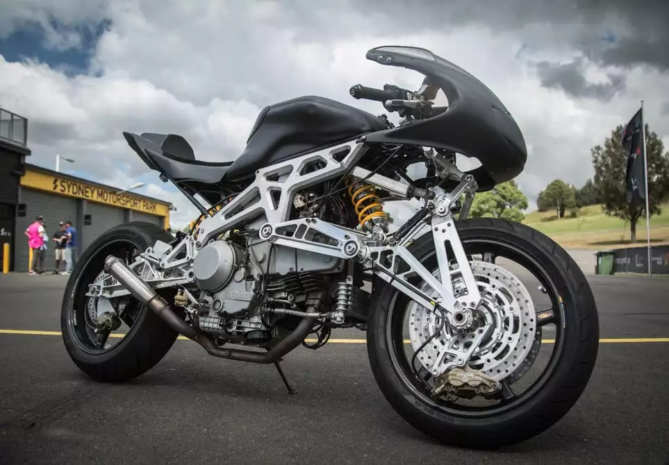 The MotoInno TS3: extraordinary parallelogram front-end separates braking and turning forces, while feeling amazingly close to a pair of telescopic forks