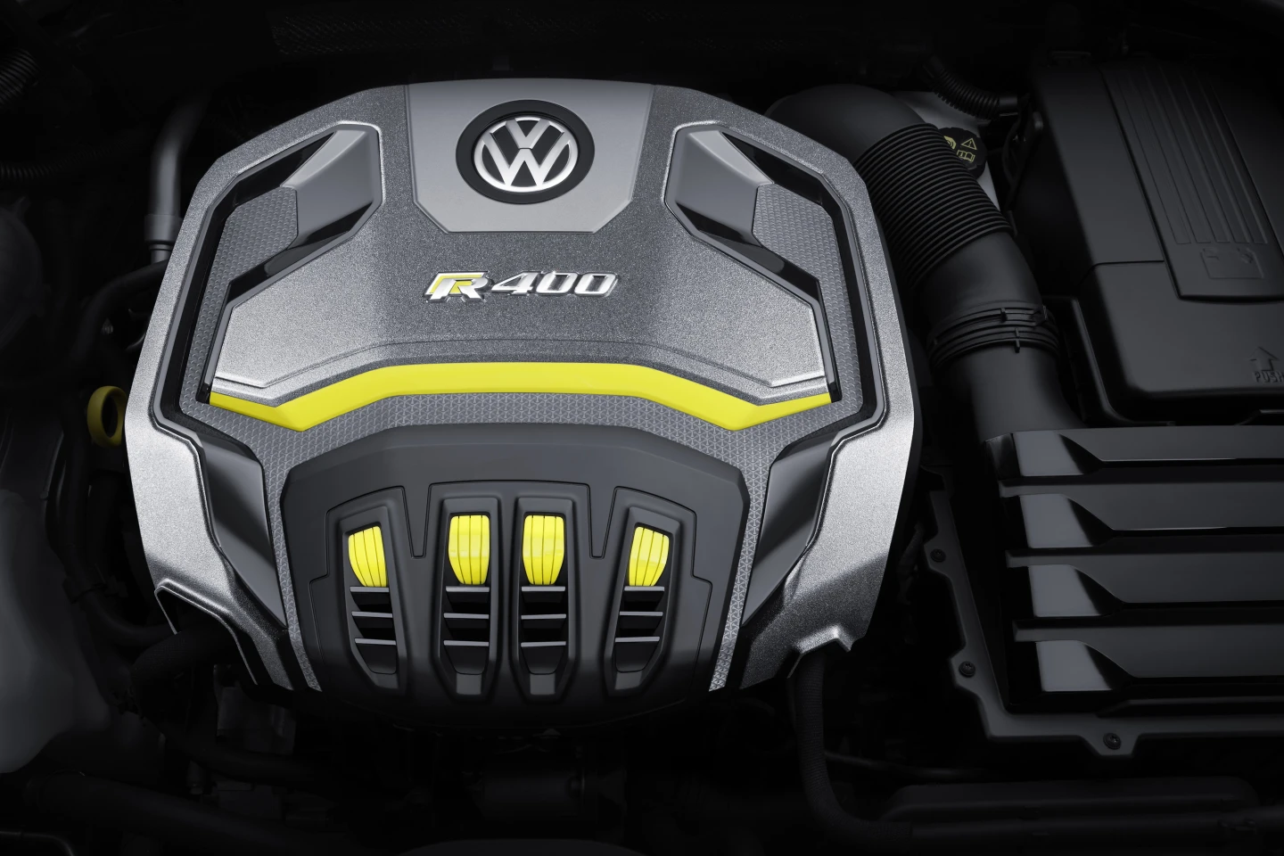 The R 400's power has been upped significantly from the standard Golf R to 400 ps (395 hp), with torque increased by 70 Nm (52 lb.ft) to 450 Nm (332 lb.ft)