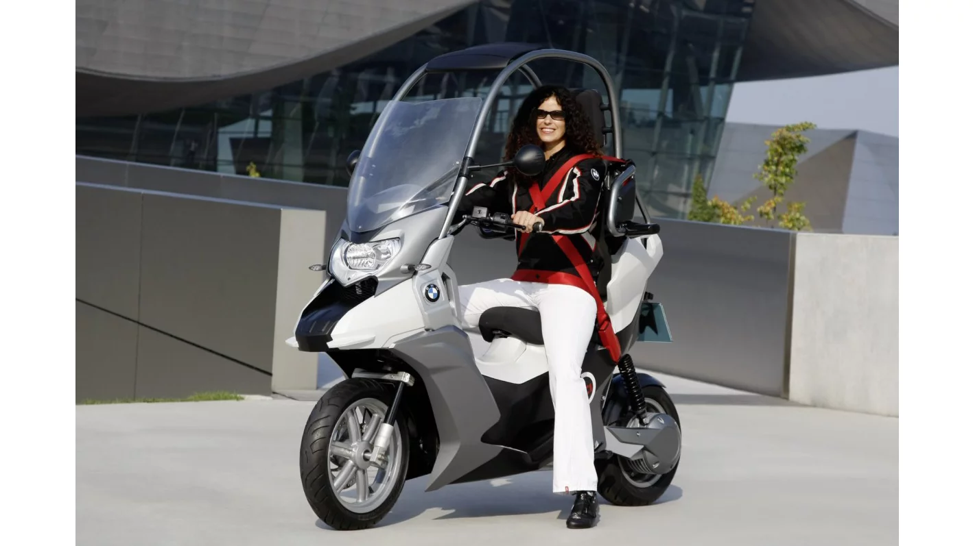 Because of its safety features, the original C1 did not require mandatory helmet use in most European countries