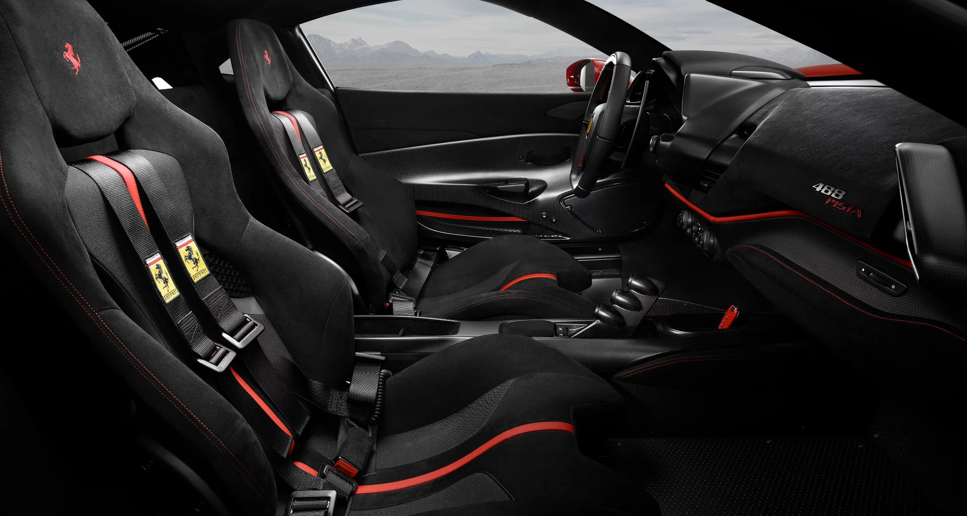 Ferrari 488 Pista: minimalist interior with racing seats