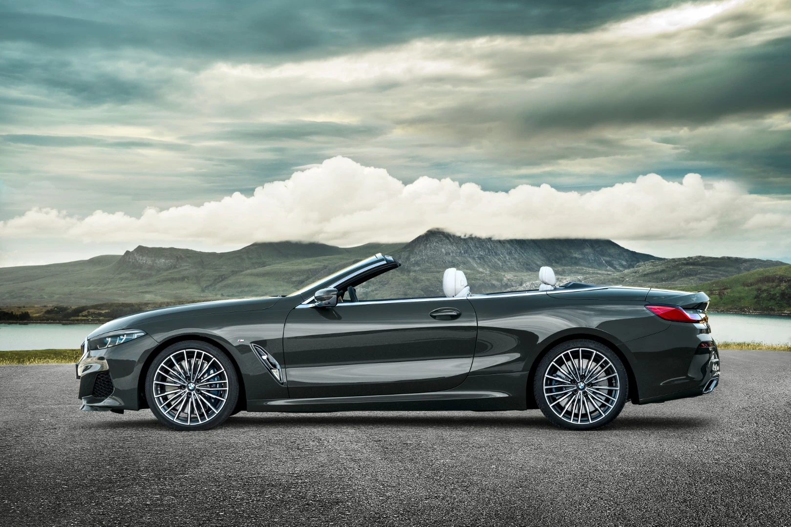 BMW 8 Series Convertible top closing sequence