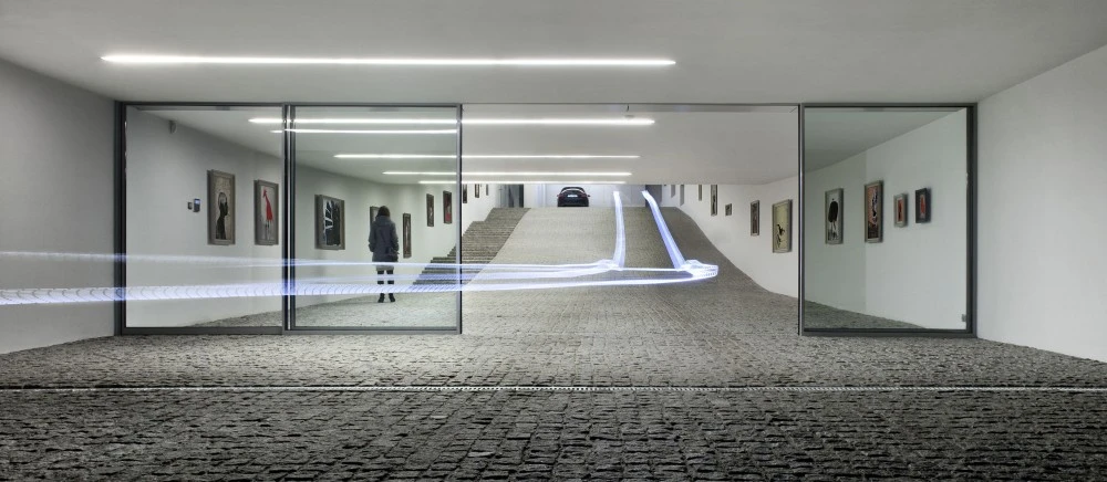 The tunnel also contains the owner's sizable art collection (Photo: Juliusz Sokołowski)