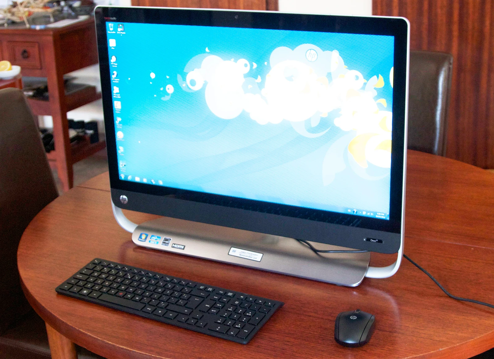 The Omni 27 boasts an vibrant 1920 x 1080p 27-inch display