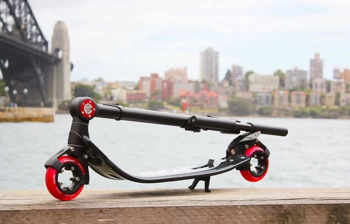 The E'lution EVO, in black carbon fiber