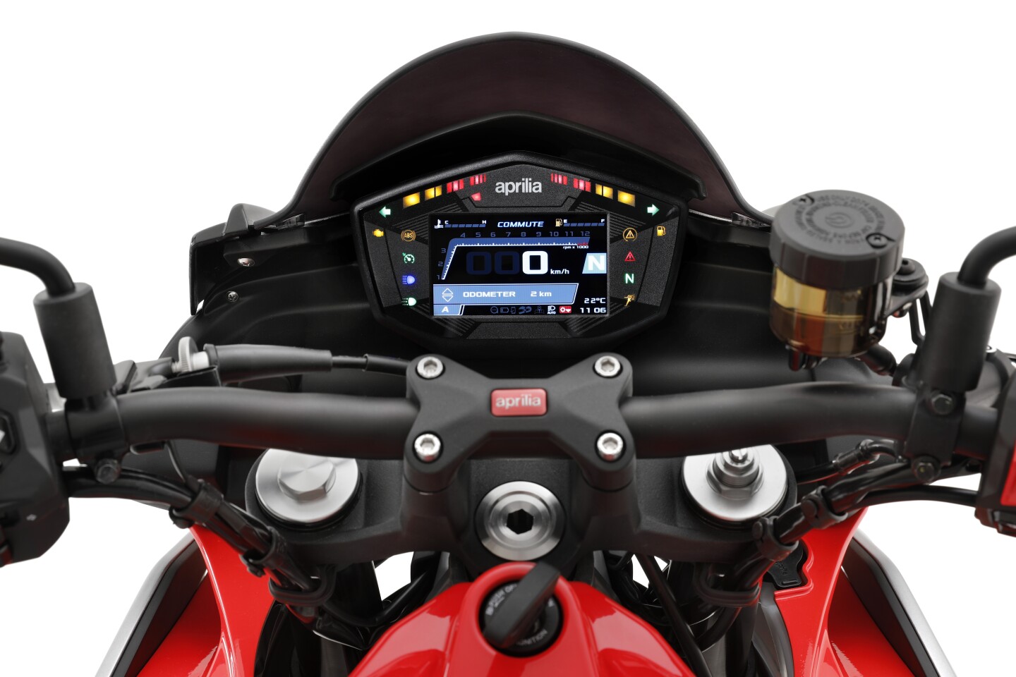 The color TFT screen of the 2021 Aprilia Tuono 660 will probably not include Bluetooth connectivity as standard, but only as an optional extra, judging by the RS600 practice.