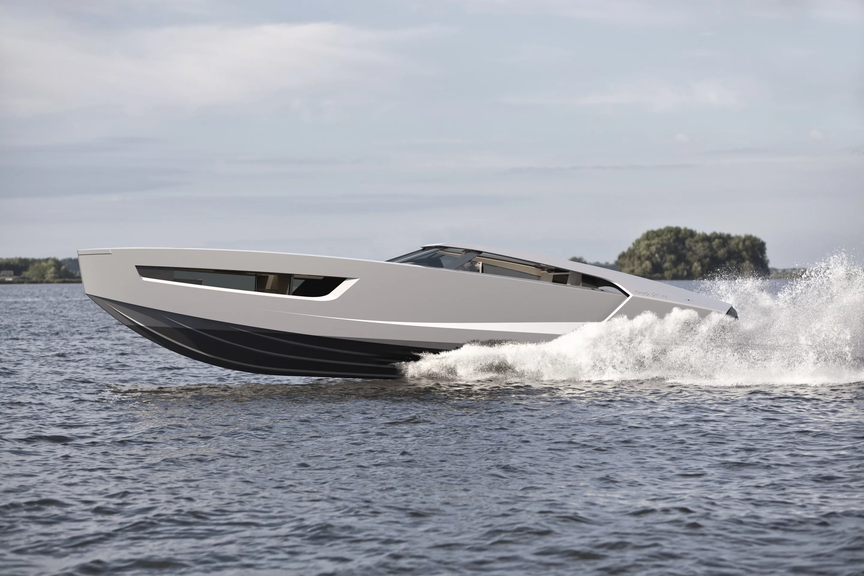 With up to 1,881-hp of engine power and 65 knots of speed, the Superfly promises a thrilling experience