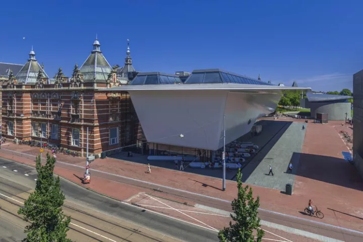 Stedelijk Museum's hulking "bathtub" extension (Photo: John Lewis Marshall and Jannes Linders)