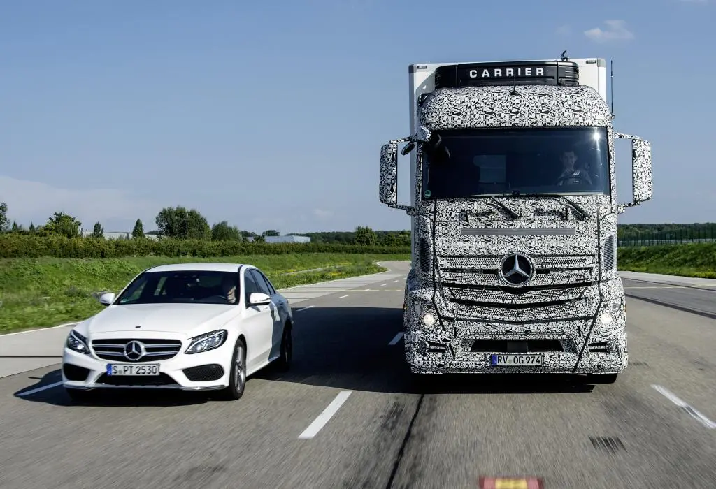 Blind Spot Assist also helps protect other road users
