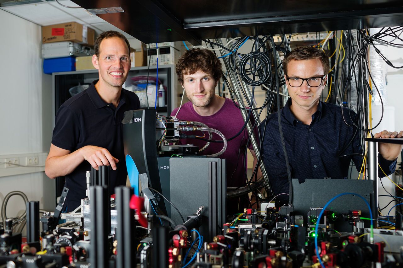 TU Delft researchers, from left Ronald Hanson, Peter Humphreys and Norbert Kalb