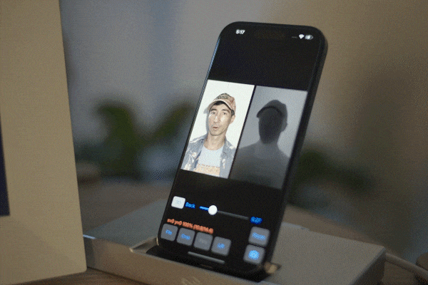 Cinematic Mode video from an iPhone on a Looking Glass display