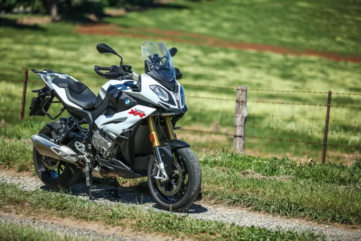 BMW S1000XR: super-tourer with extreme practicality and monstrous performance