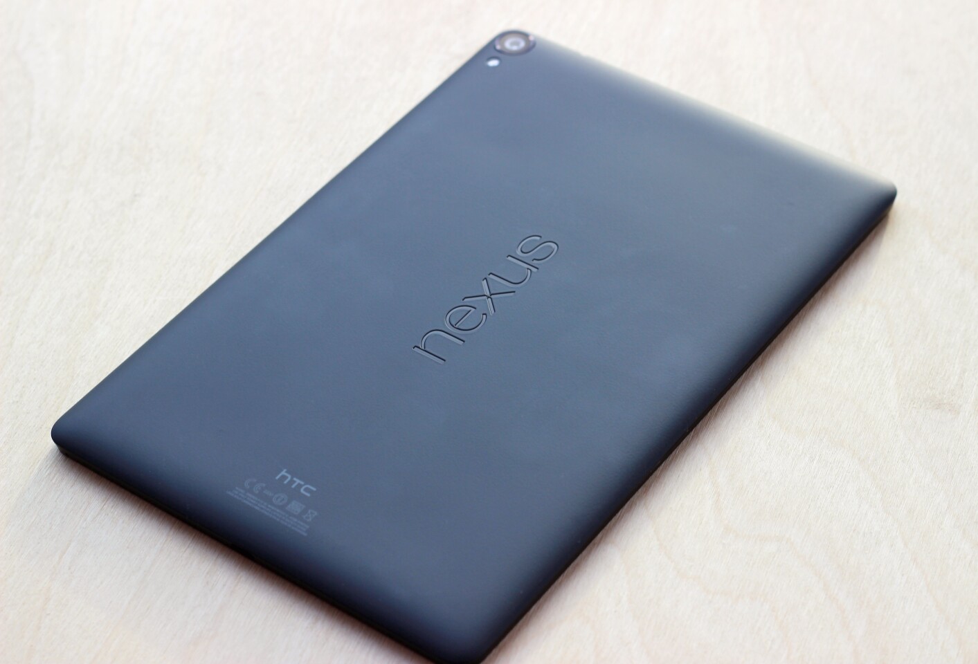 Back of the Nexus 9 (Photo: Will Shanklin/Gizmag.com)