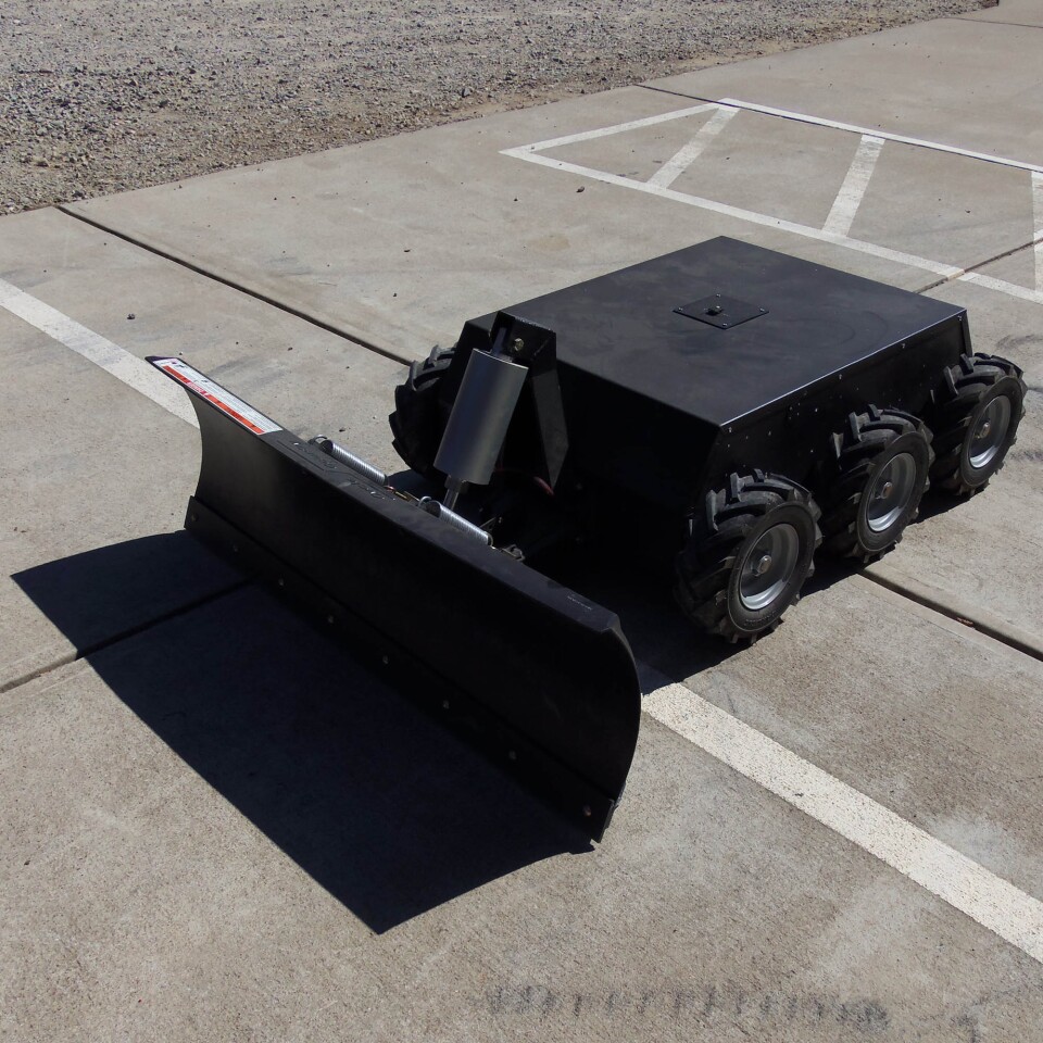 The SuperDroid snow plow has an on-board compresser