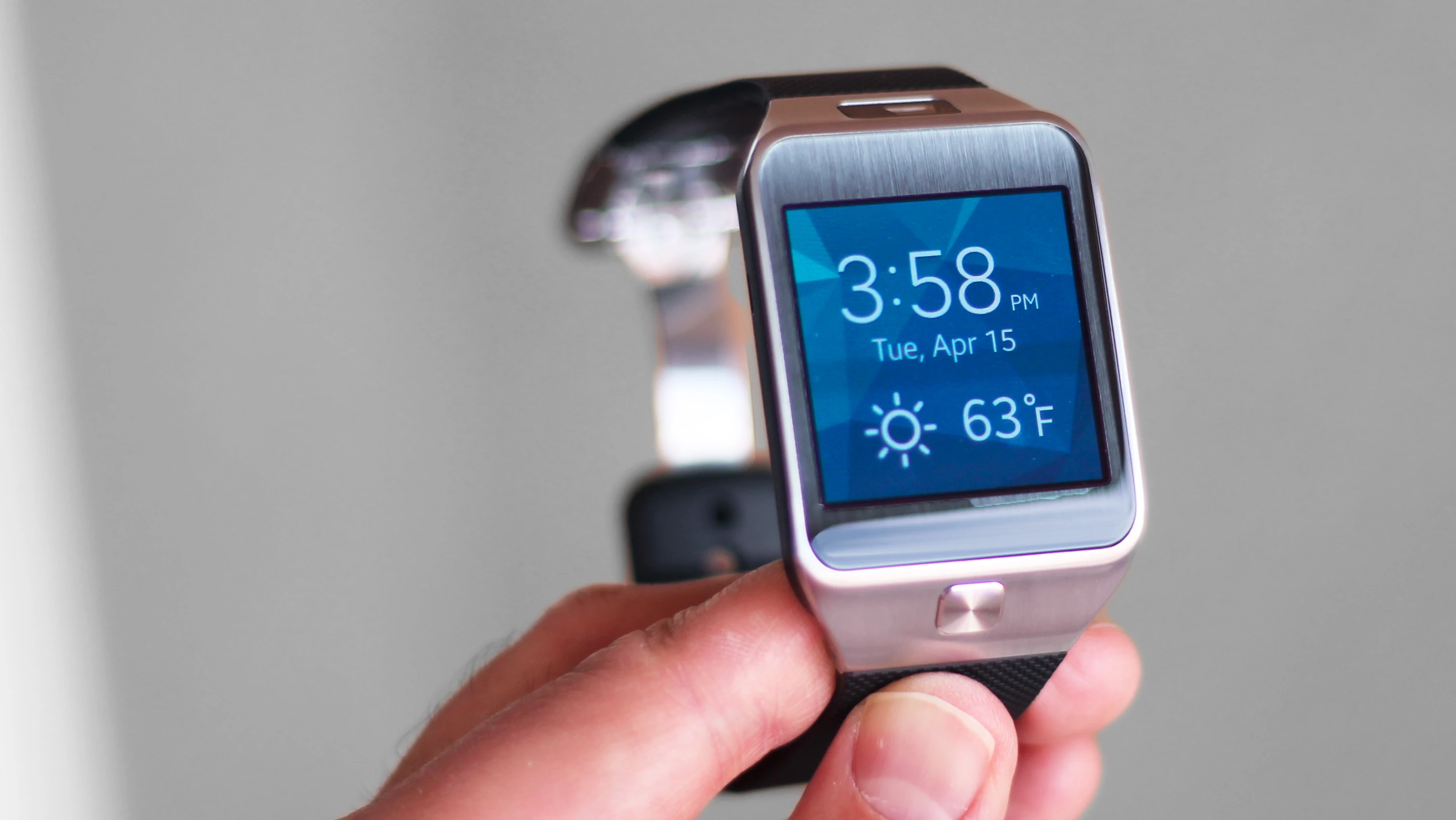 Gizmag reviews the Gear 2, Samsung's early sequel to the Galaxy Gear