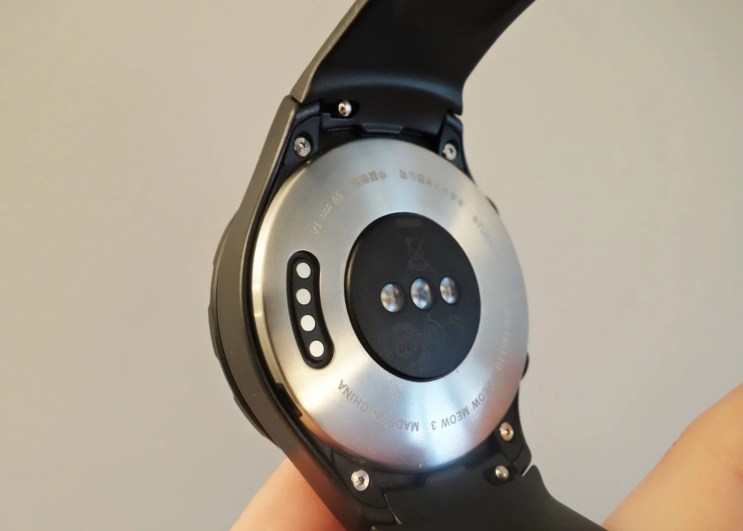 A heart-rate monitor is included, alongside GPS and NFC
