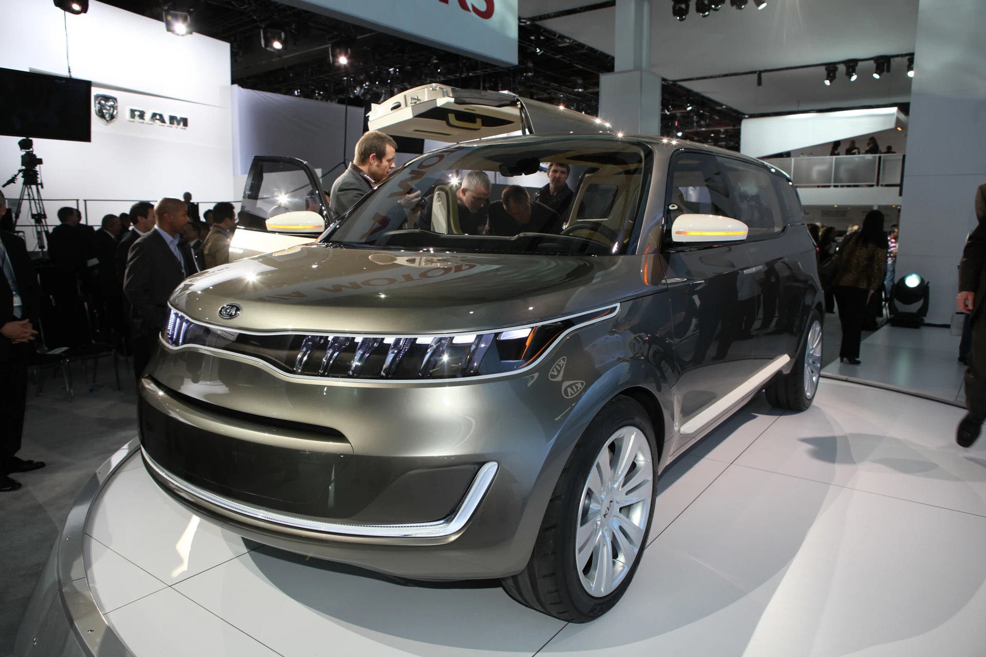 Kia KV7 Concept at the Detroit Auto Show