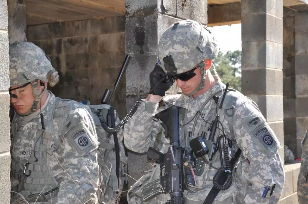 Soldiers at the recent Fort Bragg exercise, in which they trialled tactical smartphones plugged into their radios (Photo: Ashley Blumenfeld, JPEO JTRS)