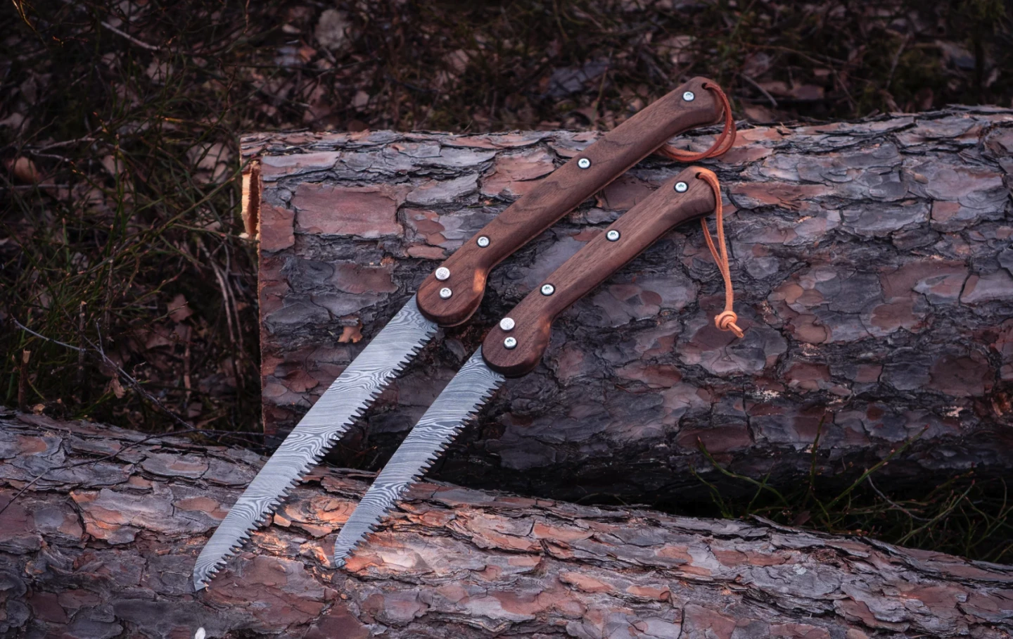 The Woxna Damascus saw comes in 7- and 10-in models