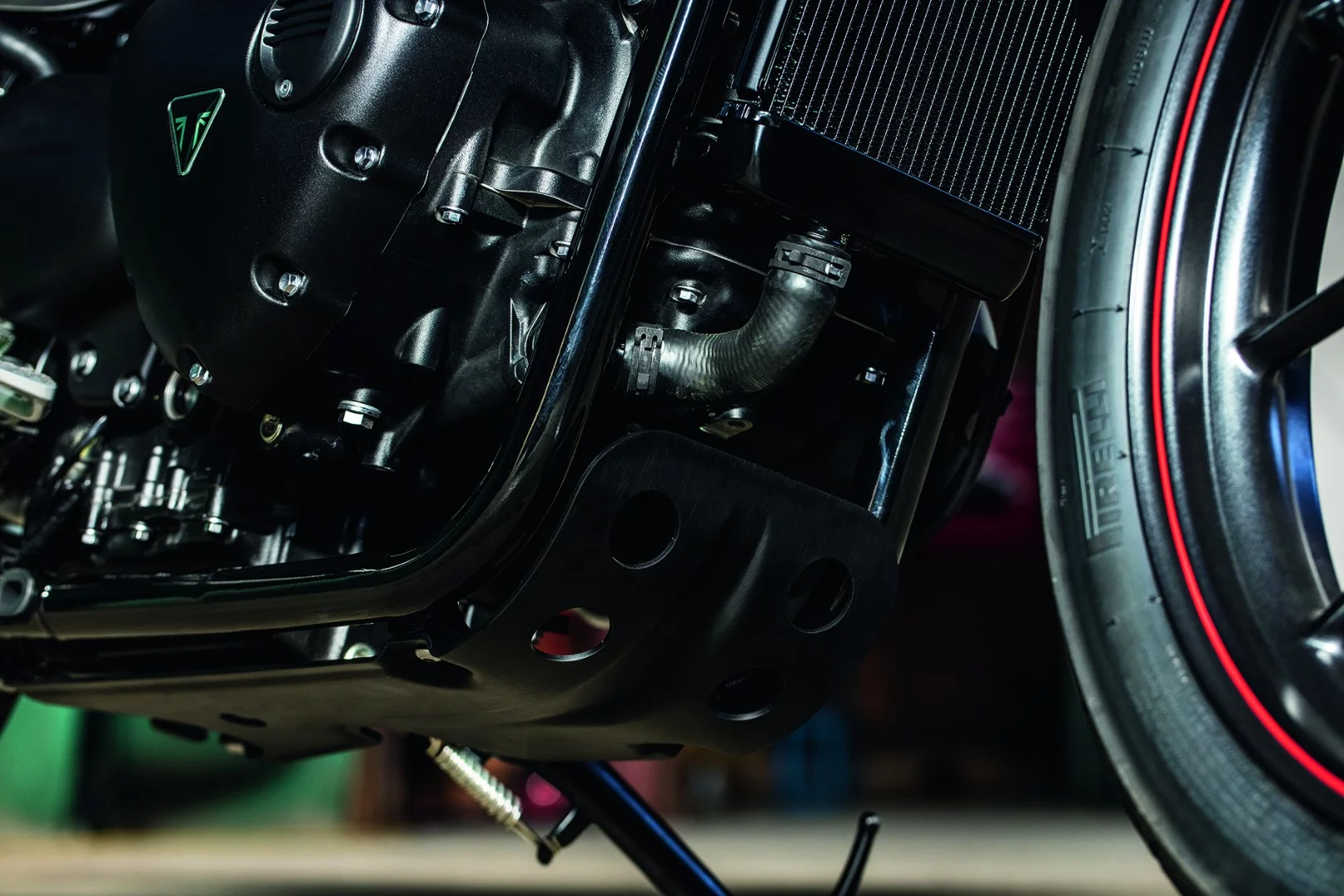 Triumph cleverly concealed the radiator hoses out of view in the new Bonneville