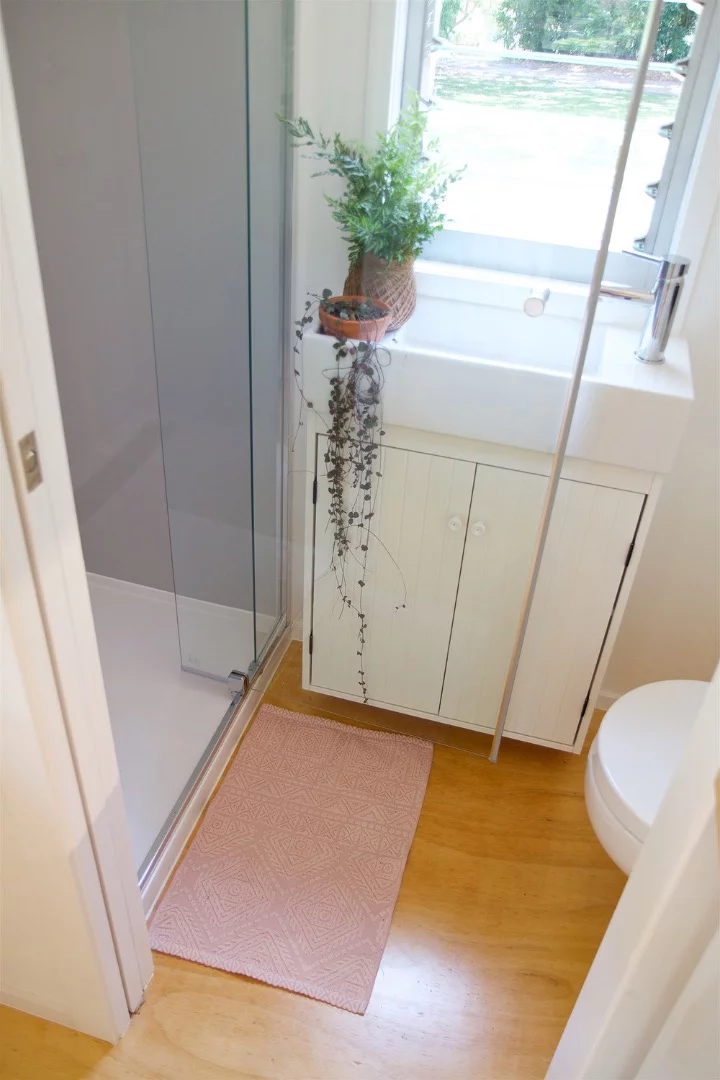 The Swallowtail's bathroom