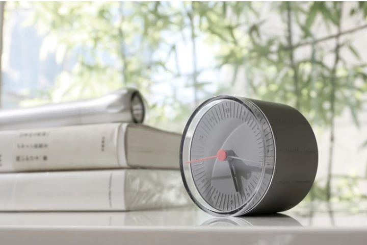 It is a nifty built-in rolling mechanism that sets the World Clock apart