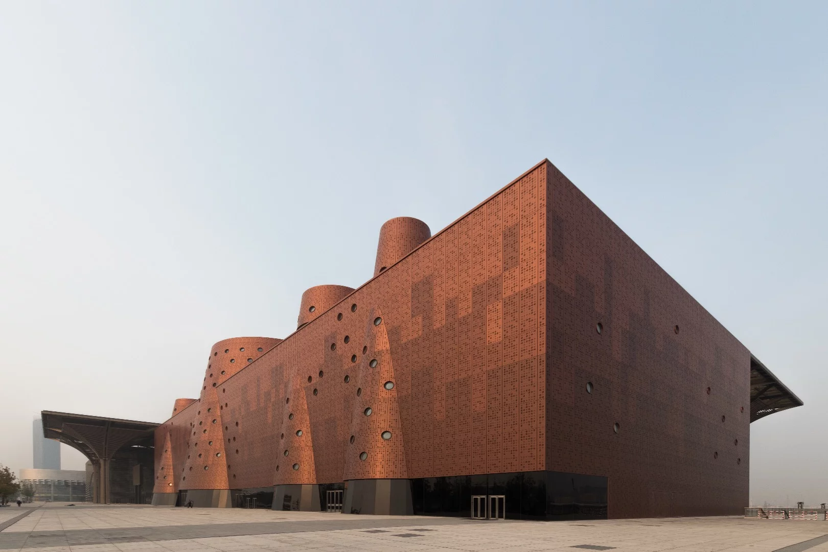 The Exploratorium measures 33,000 sq m (355,200 sq ft) and is finished in an eye-catching reddish aluminum facade