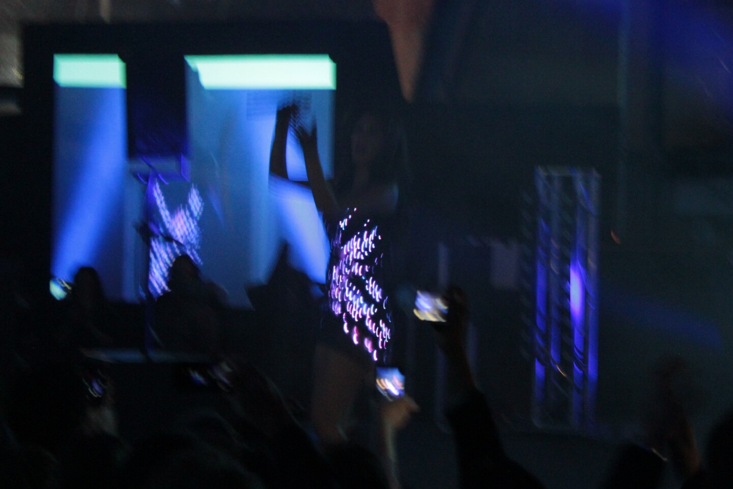 CuteCircuit's Haute Couture dress fashionably displays tweets