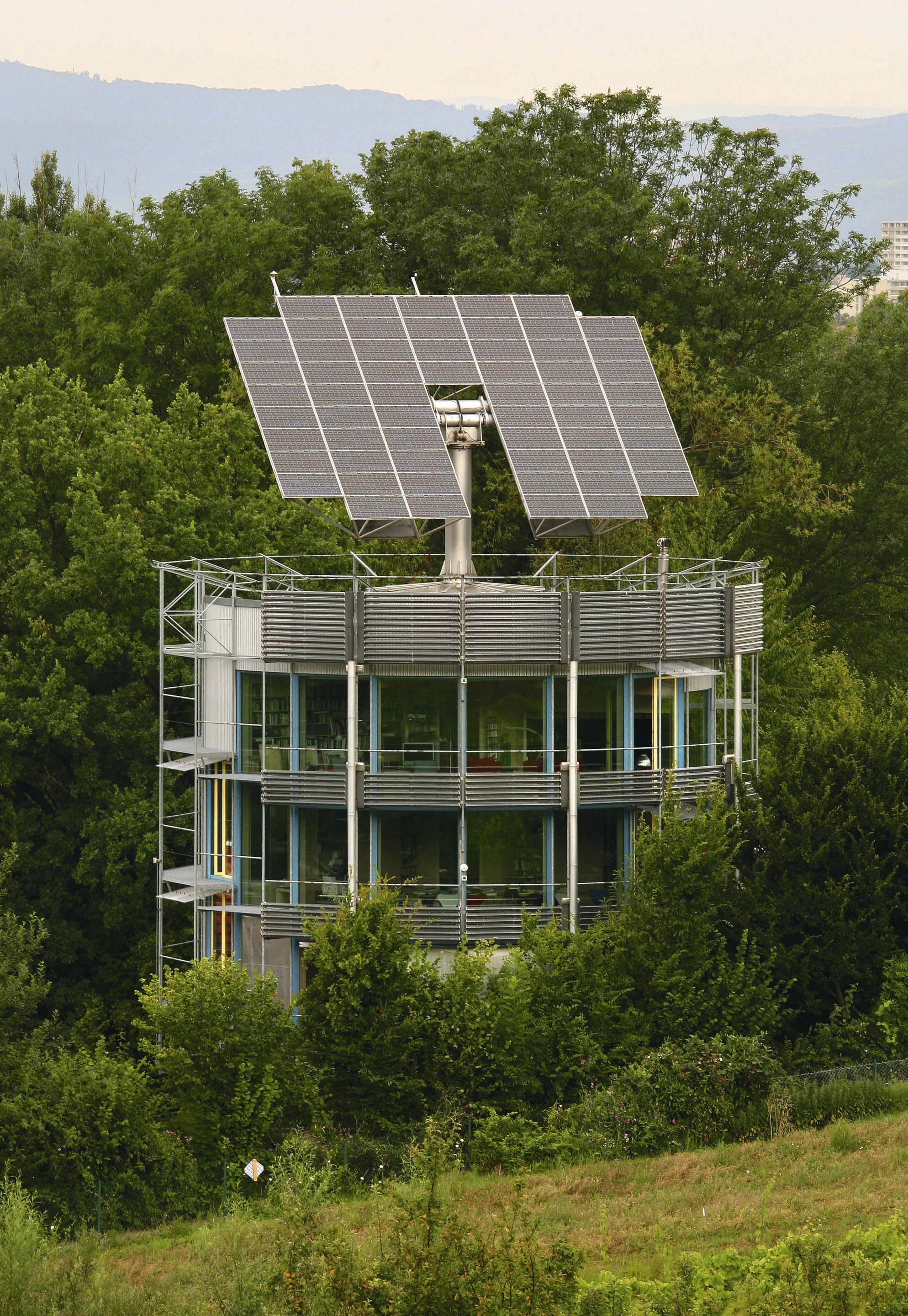The Heliotrope's solar sail moves independently of the main structure to make the most of the sun's energy