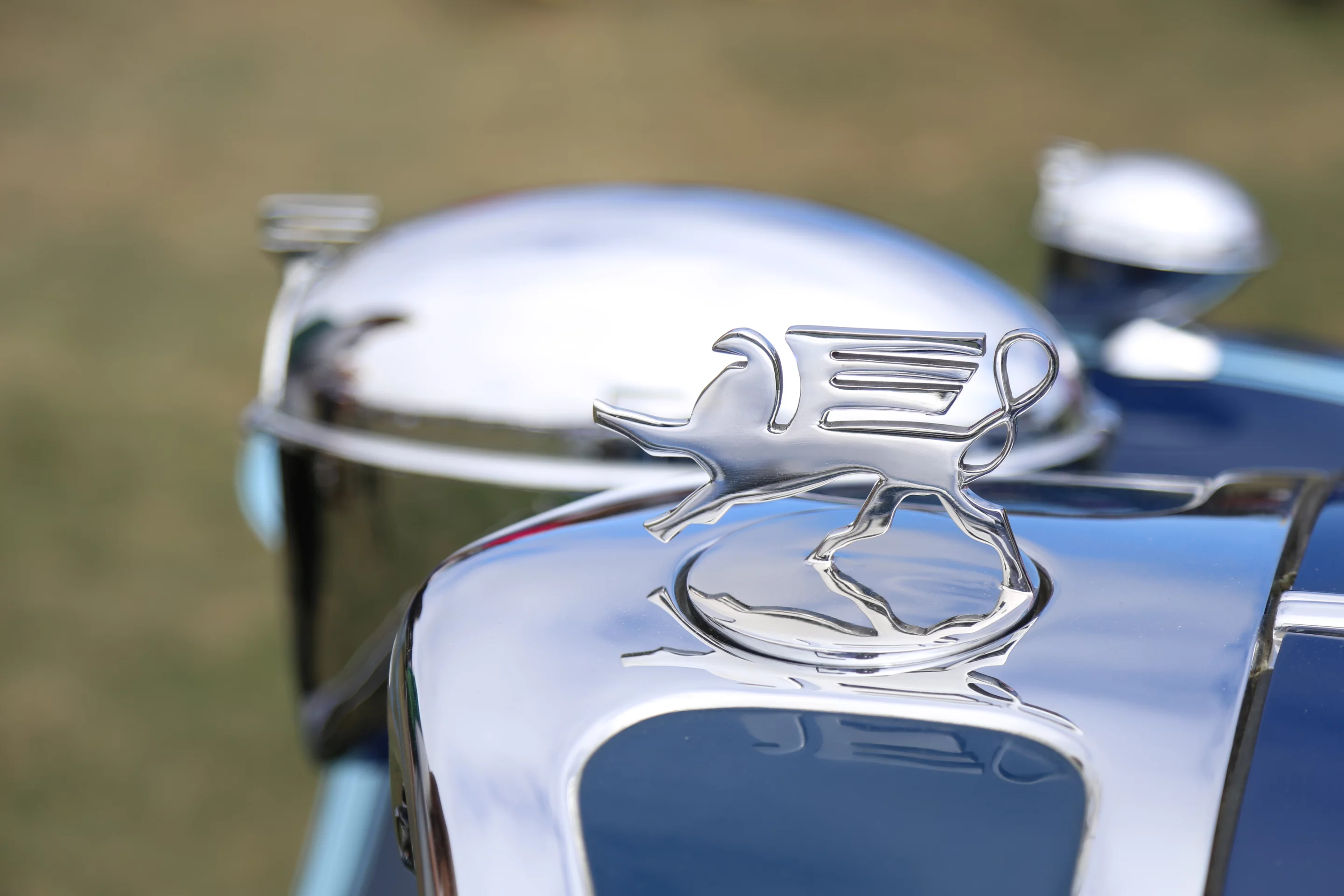 A sculptural hood ornament on the nose of a Ruxton A Baker-Raulang Roadster (Photo: Angus MacKenzie/Gizmag.com)