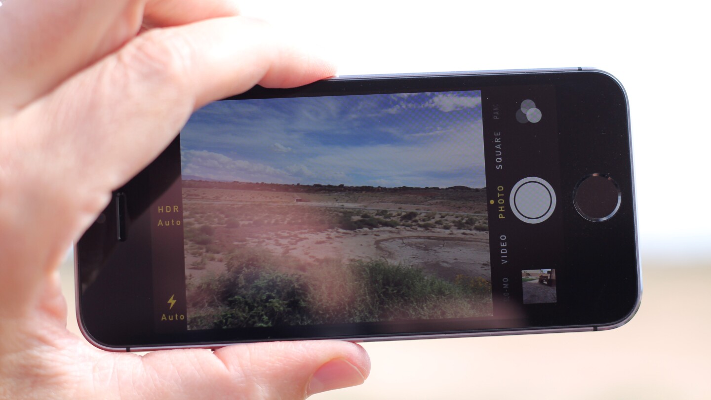 Both phones fire up their cameras within 3 to 3.5 seconds (Photo: Will Shanklin/Gizmag.com)