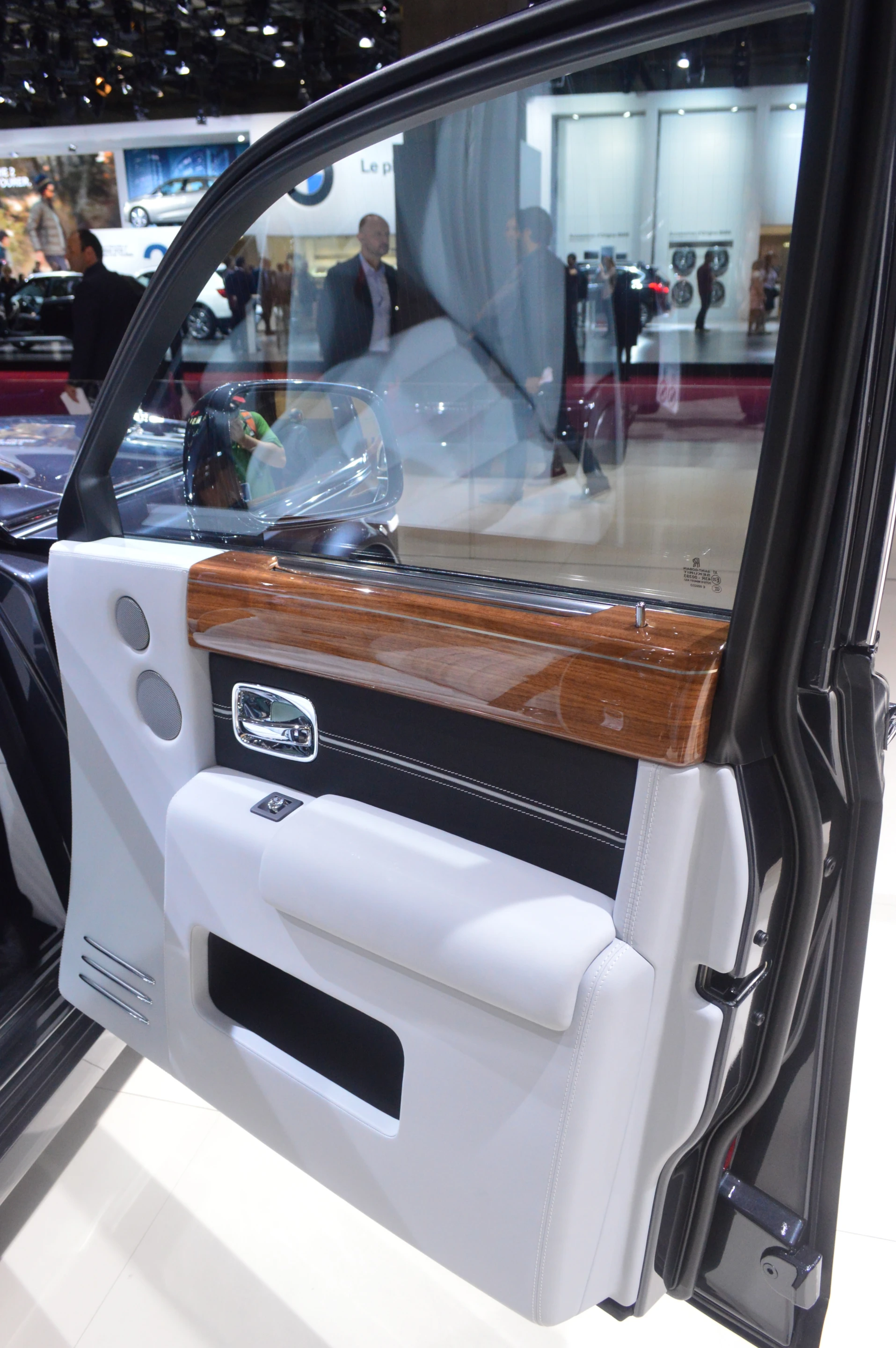 The specially crafted wood veneers are the highlight of the interior (Photo: C.C. Weiss/Gizmag)