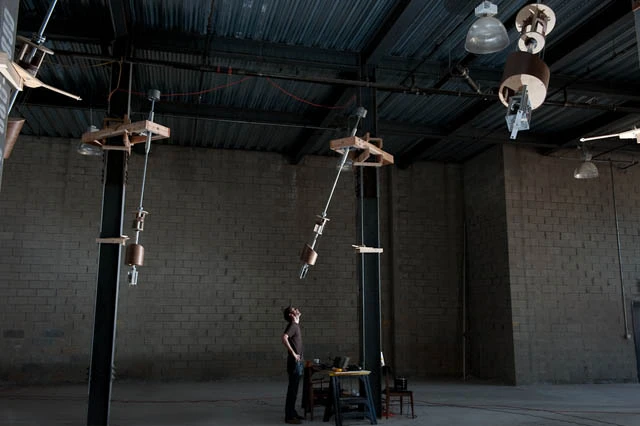 In order to maintain an even sequence of notes, each pendulum swings 90 degrees out of phase with its neighbor (image from Pattern Studio)