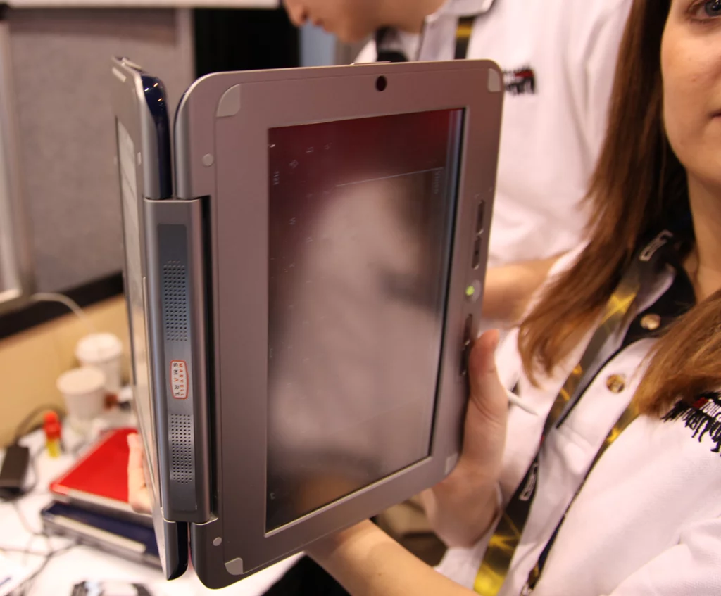 The enTourage eDGe eBook dualscreen reader