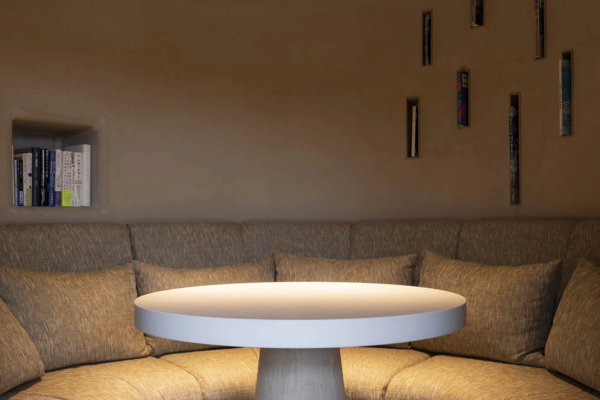 Keeping with traditional Japanese building aesthetics, the interior boasts warm timber furnishings and neutral tones