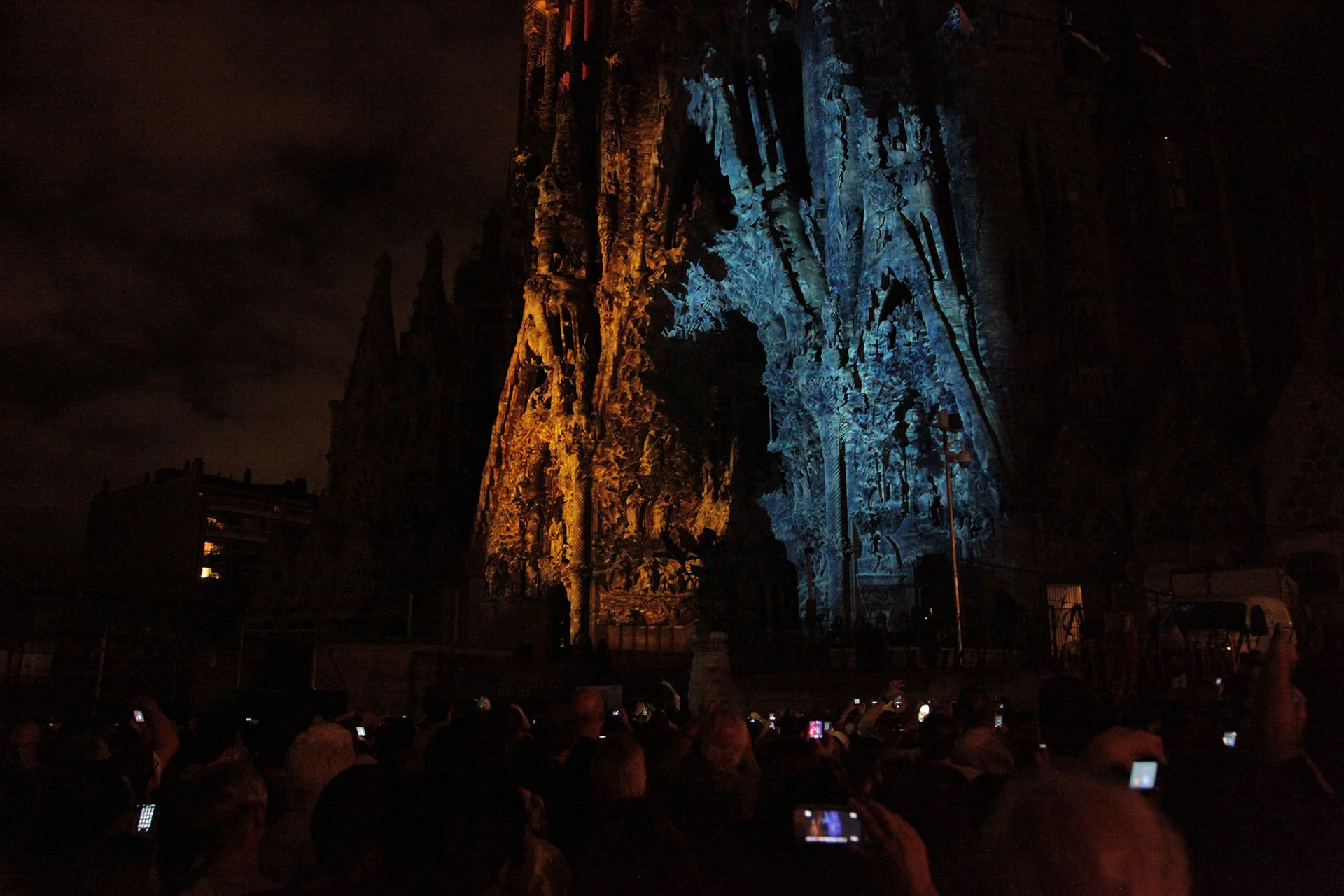 The Sagrada Família during the Ode à la vie multimedia show (Photo: Moment Factory)