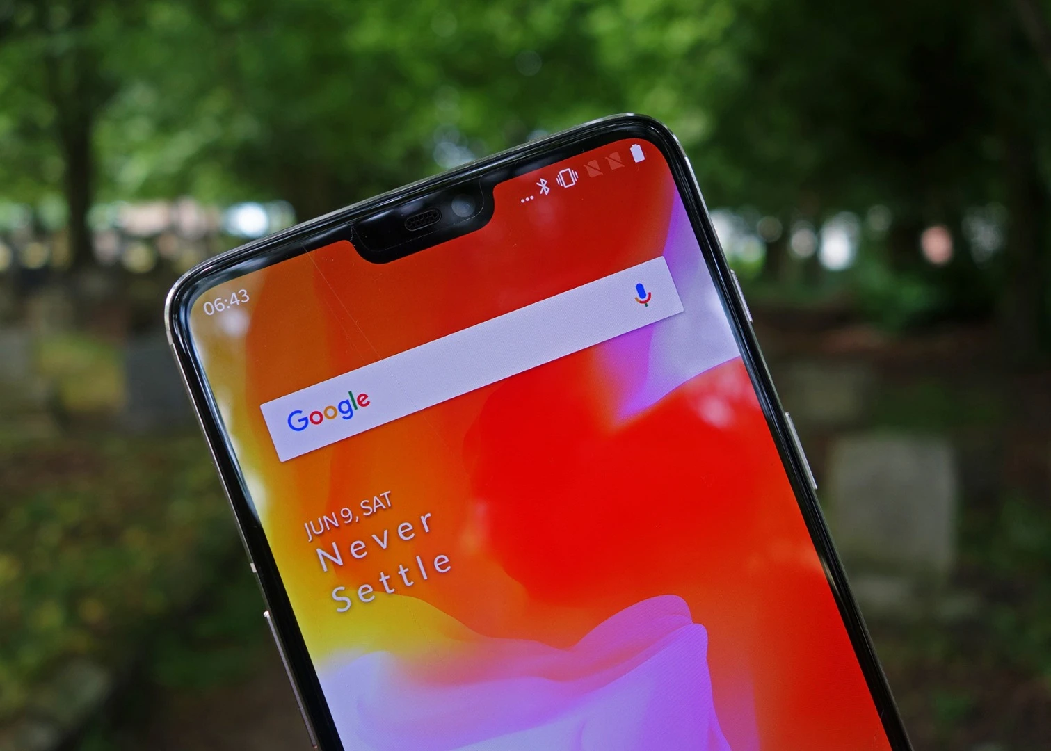 The notch at the top of the OnePlus 6 display can be hidden in the software