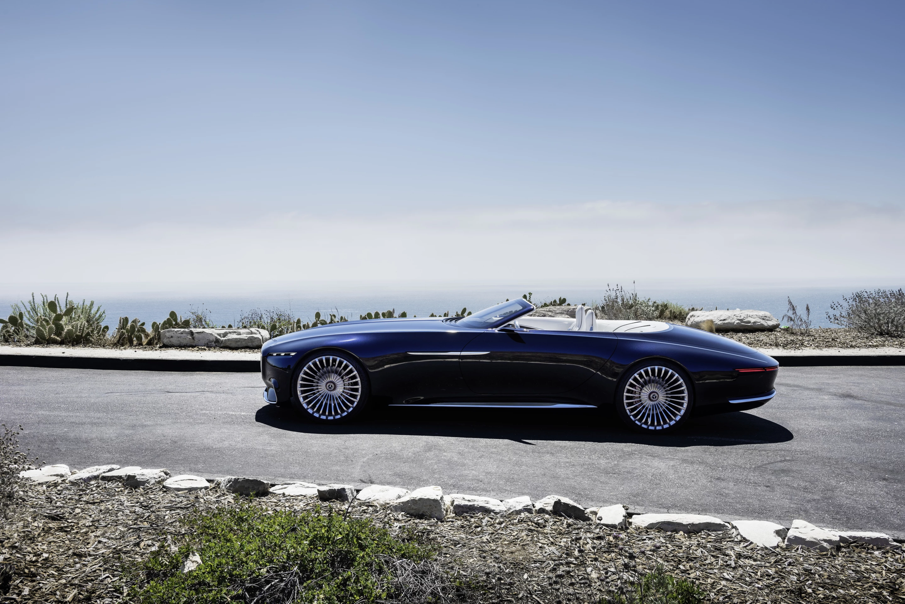 The Vision Mercedes-Maybach 6 drive system has an output of 550 kW (750 hp). The shallow underfloor battery allows a range of over 500 kilometres according to the NEDC (over 200 miles according to EPA).