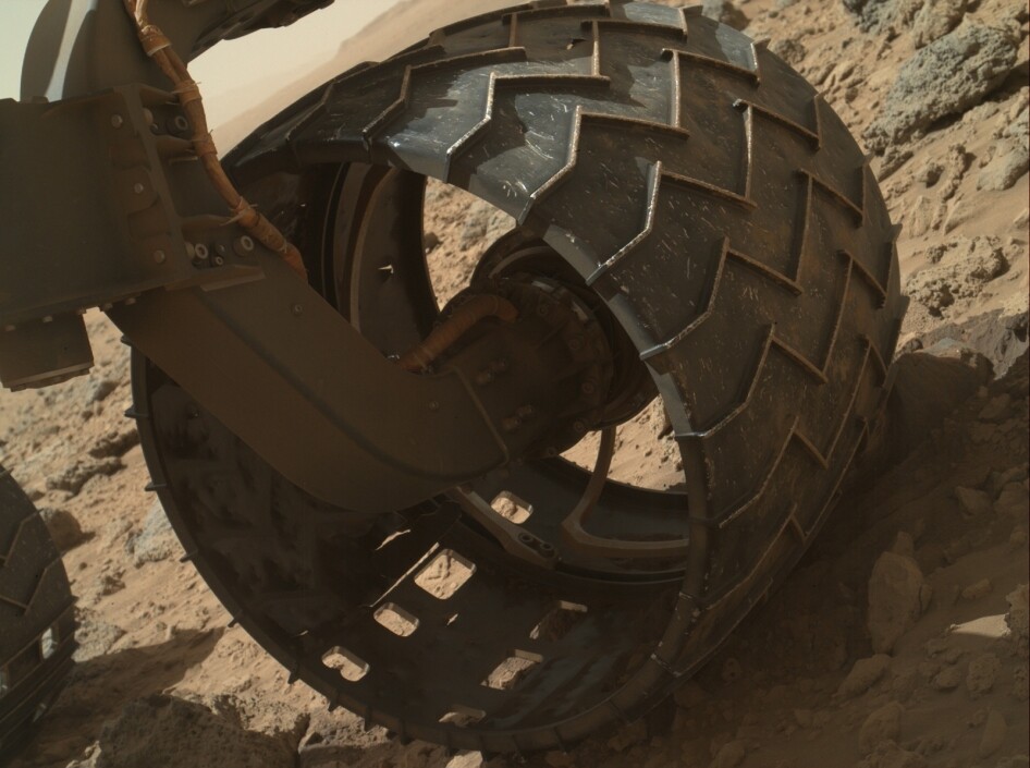 Signs of wear begin to show on Curiosity's left-front wheel (Photo: NASA)