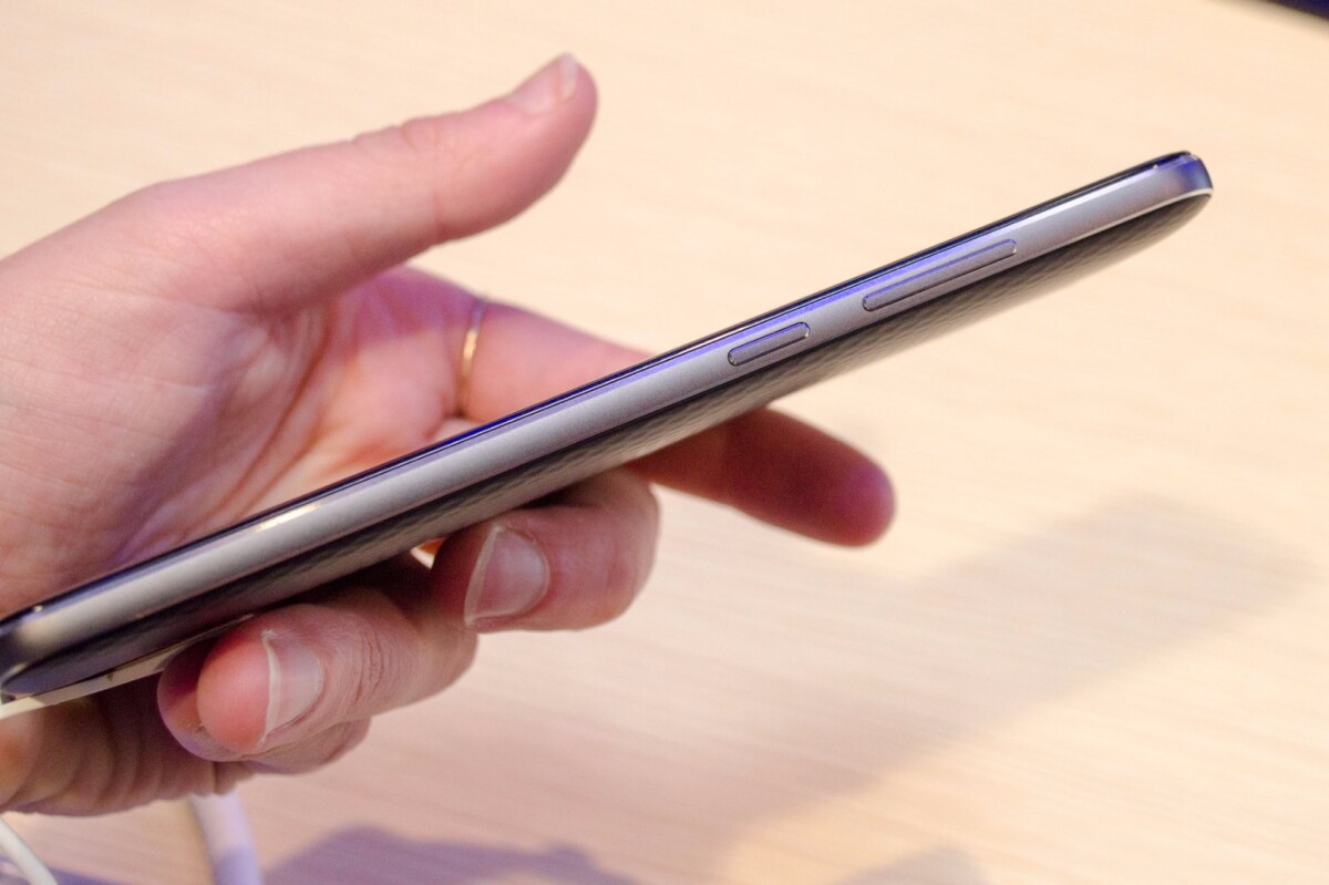 Side view, ZTE Blade V8 Pro