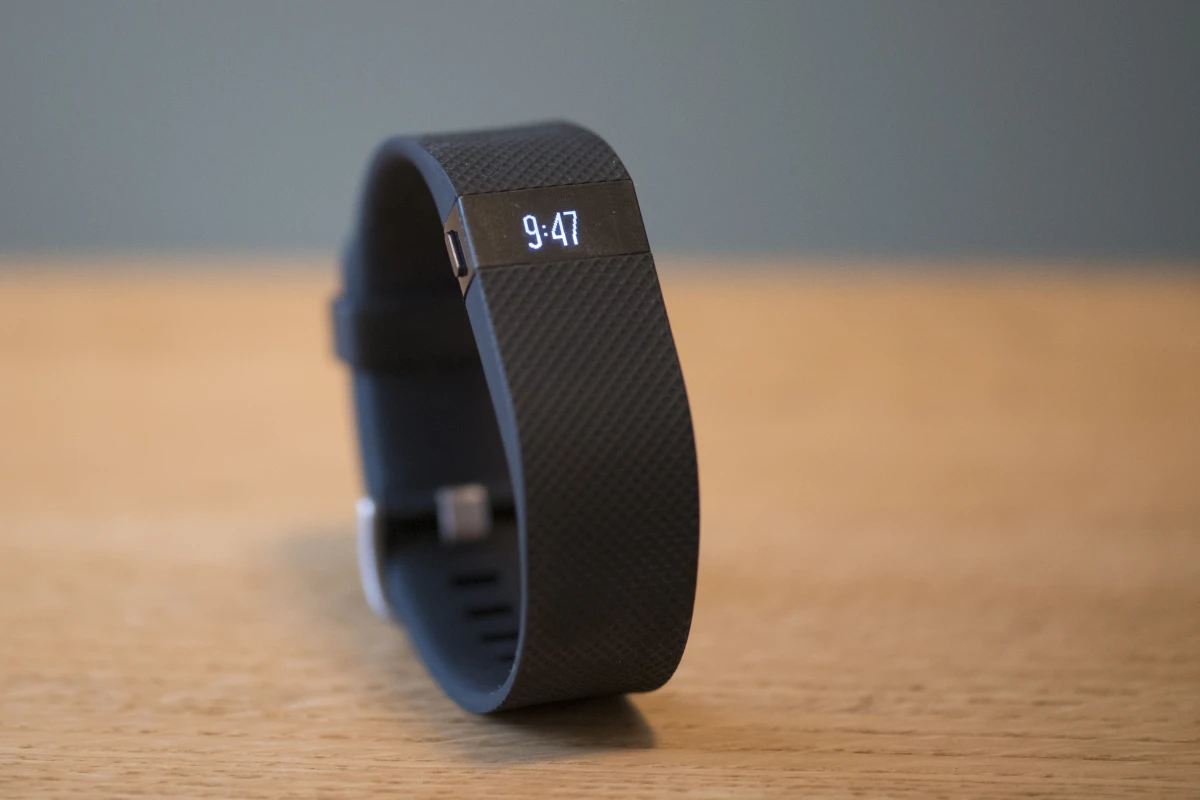 Gizmag reviews the Fitbit Charge HR fitness tracker (Photo: Gizmag/Simon Crisp)