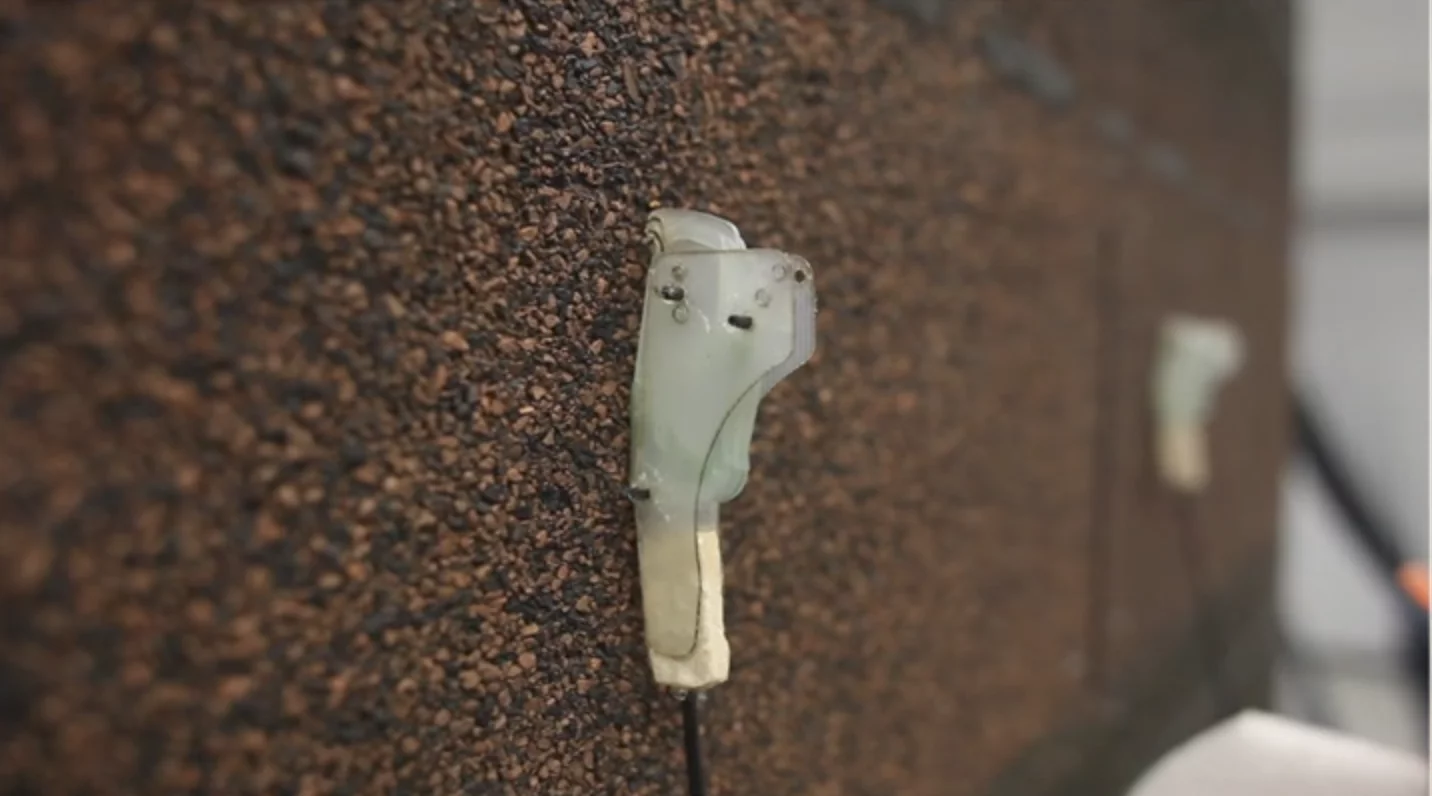 The S-MAD drone uses microfiber feet to latch onto the wall
