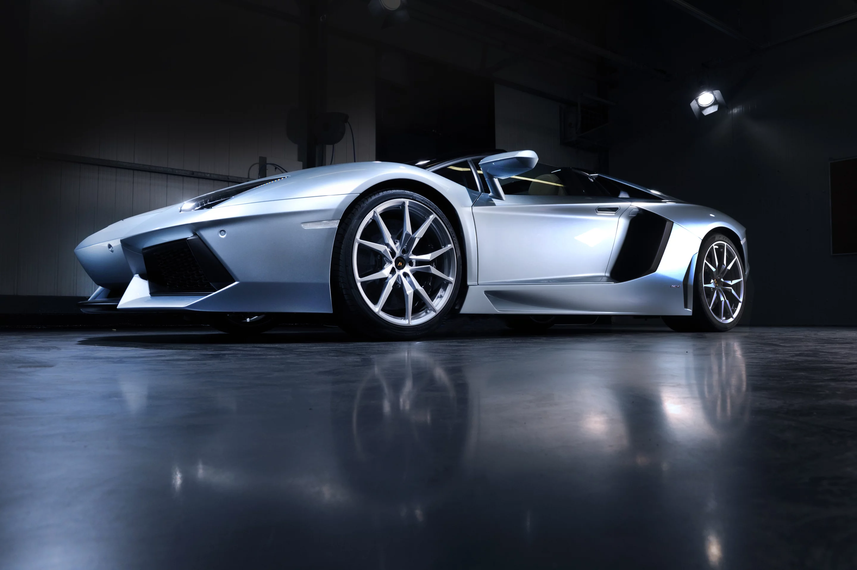 Lamborghini Aventador LP700-4 Roadster low angle view