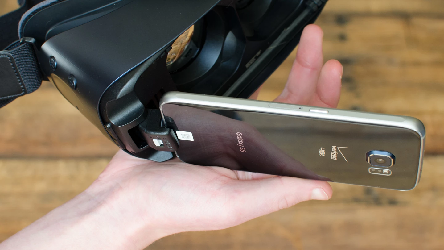 Inserting a phone into the headset