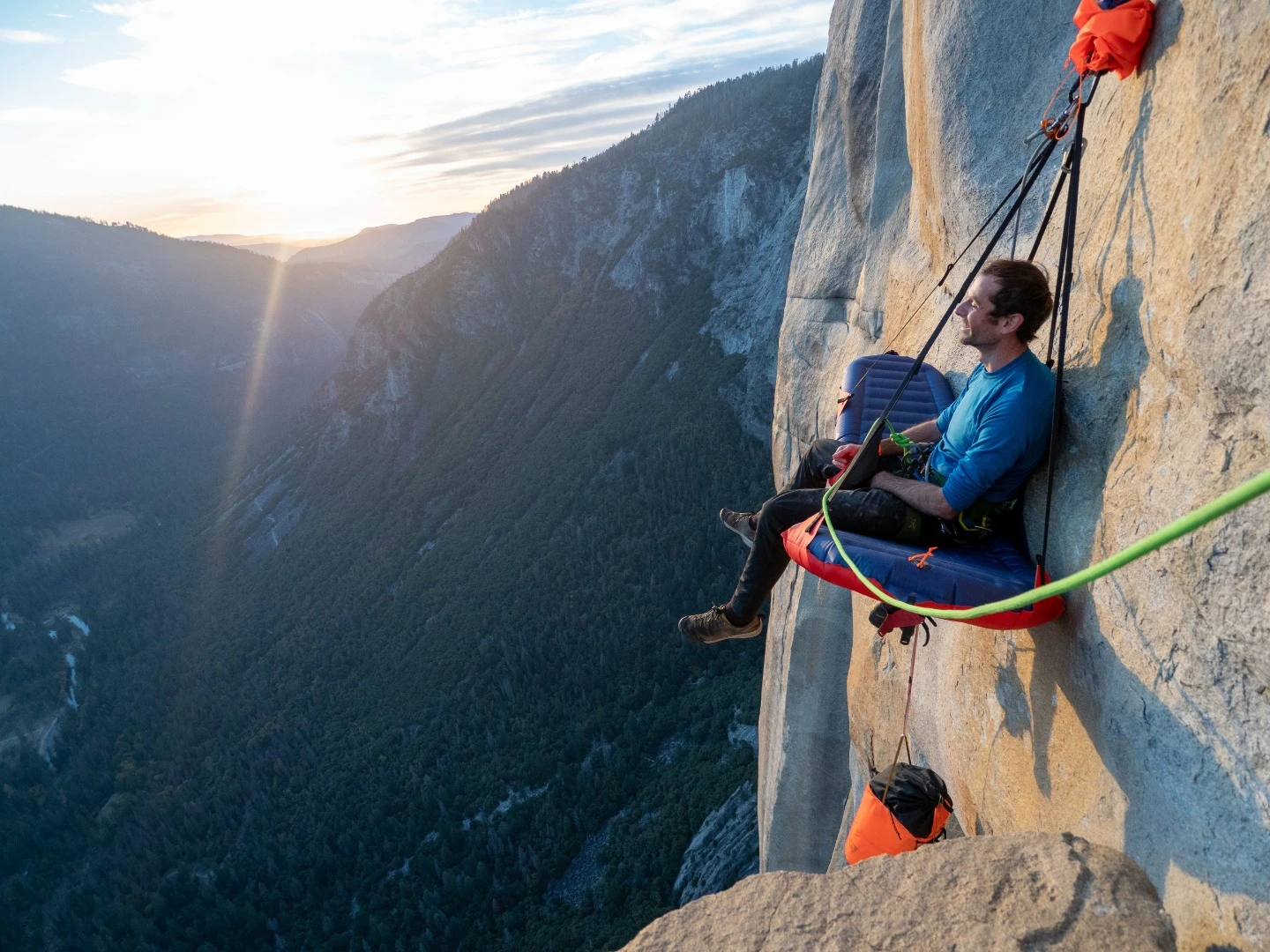 The G7 Pod is a very lightweight alternative to traditional hefty portaledges