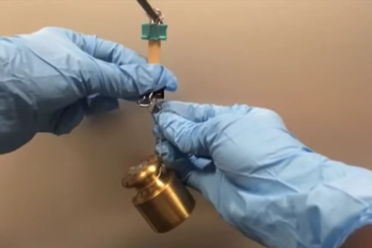 After being cut, the dielectric material can support a 200 gram weight just 30 minutes later